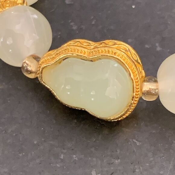 Asian-Style Green Beaded Stretch Bracelet, Jade / Aventurine Look, Gift-Ready - Picture 4 of 7